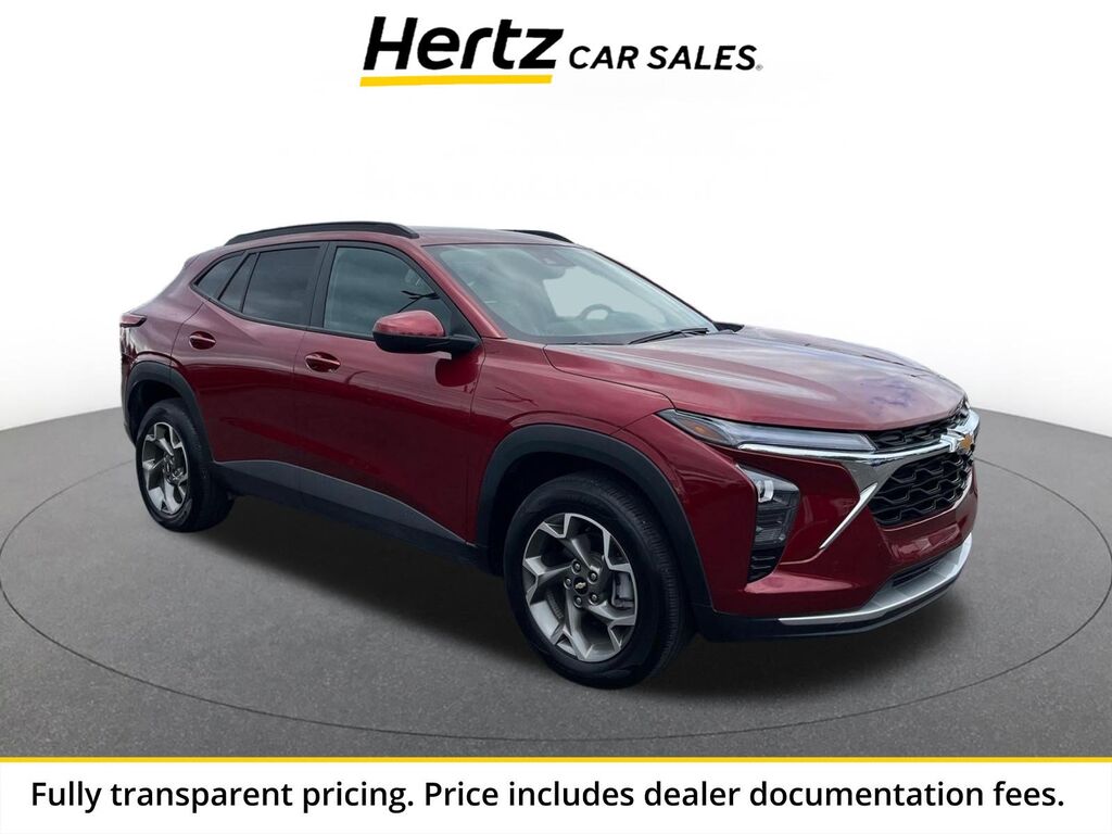 2025 Chevrolet Trax LT — photo 1 of 11