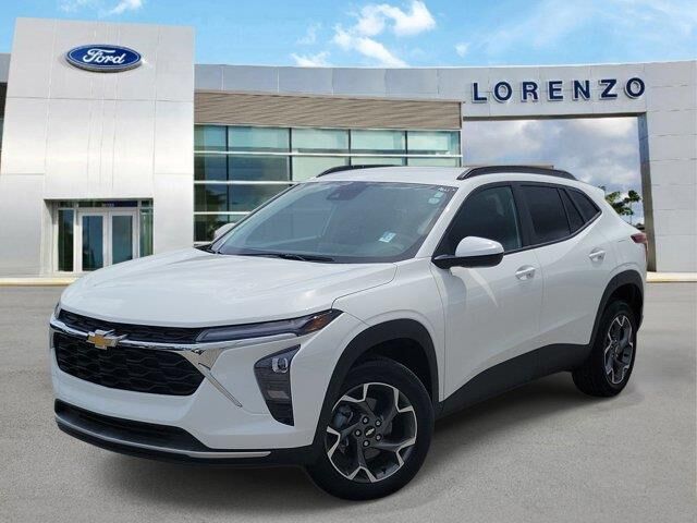 2025 Chevrolet Trax LT — photo 1 of 3