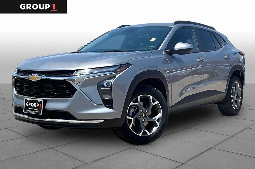 2025 Chevrolet Trax LT — photo 1 of 13