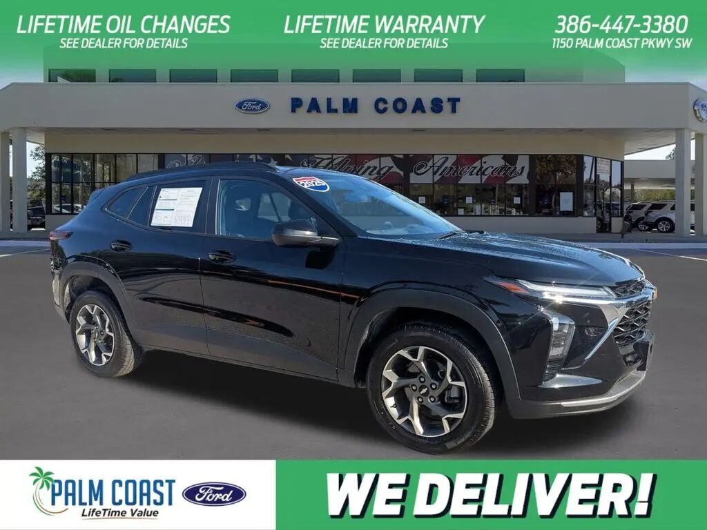2025 Chevrolet Trax LT — photo 1 of 13
