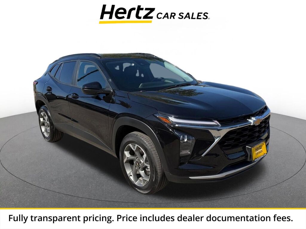 2025 Chevrolet Trax LT — photo 1 of 11