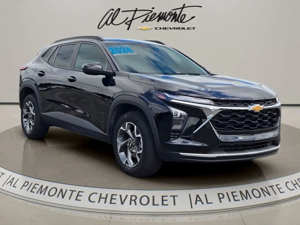 2025 Chevrolet Trax LT — photo 1 of 13
