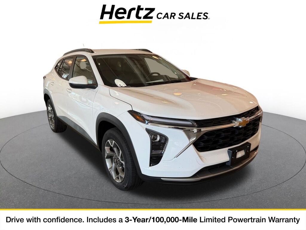 2025 Chevrolet Trax LT — photo 1 of 11