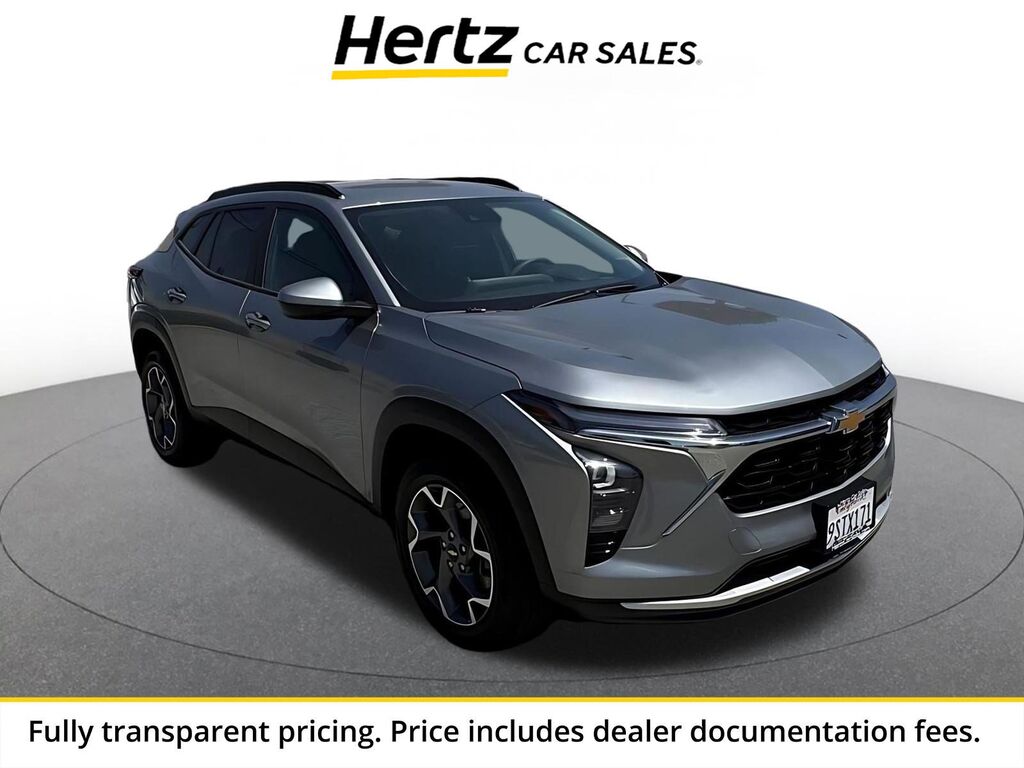 2025 Chevrolet Trax LT — photo 1 of 11