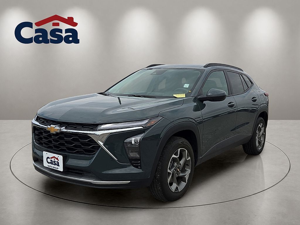 2025 Chevrolet Trax LT — photo 1 of 13