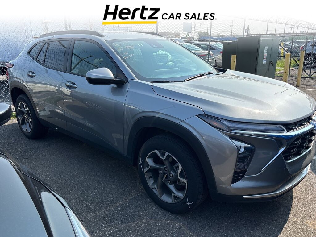2025 Chevrolet Trax LT — photo 1 of 2