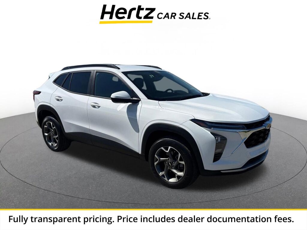 2025 Chevrolet Trax LT — photo 1 of 11