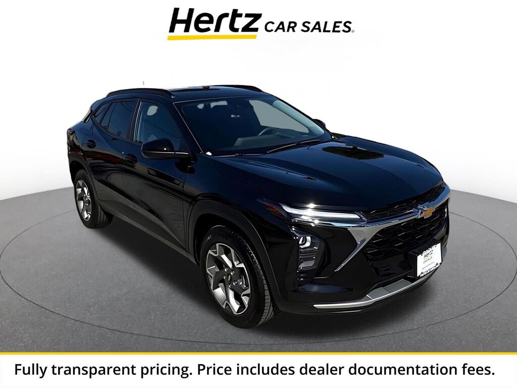 2025 Chevrolet Trax LT — photo 1 of 11