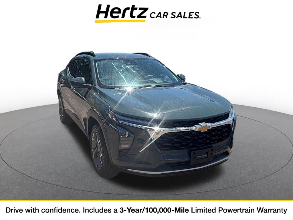2025 Chevrolet Trax LT — photo 1 of 11