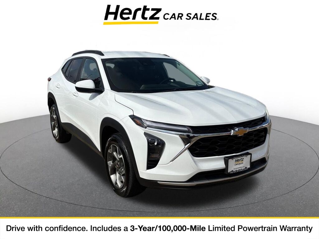 2025 Chevrolet Trax LT — photo 1 of 11