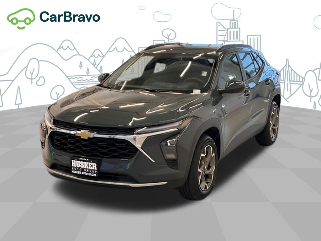 2025 Chevrolet Trax LT — photo 1 of 7