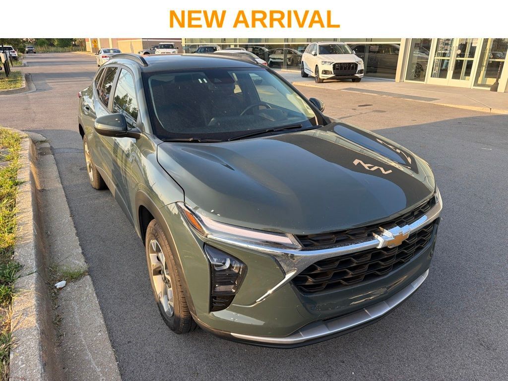 2025 Chevrolet Trax LT — photo 1 of 8