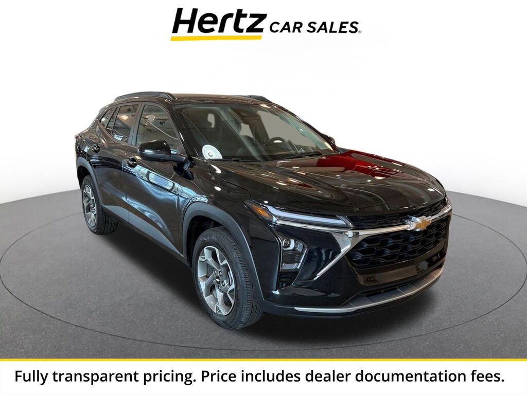 2025 Chevrolet Trax LT — photo 1 of 11