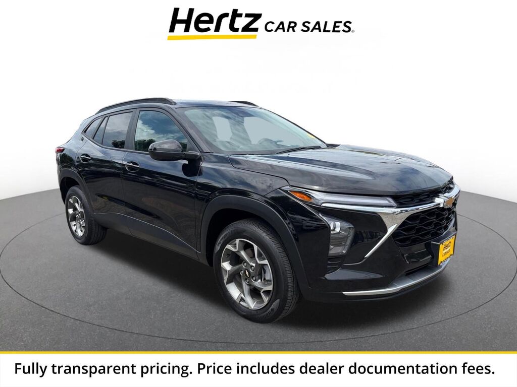 2025 Chevrolet Trax LT — photo 1 of 11