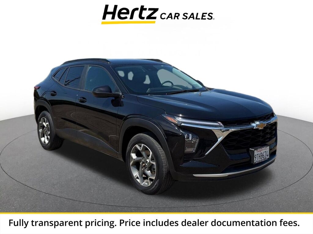 2025 Chevrolet Trax LT — photo 1 of 11