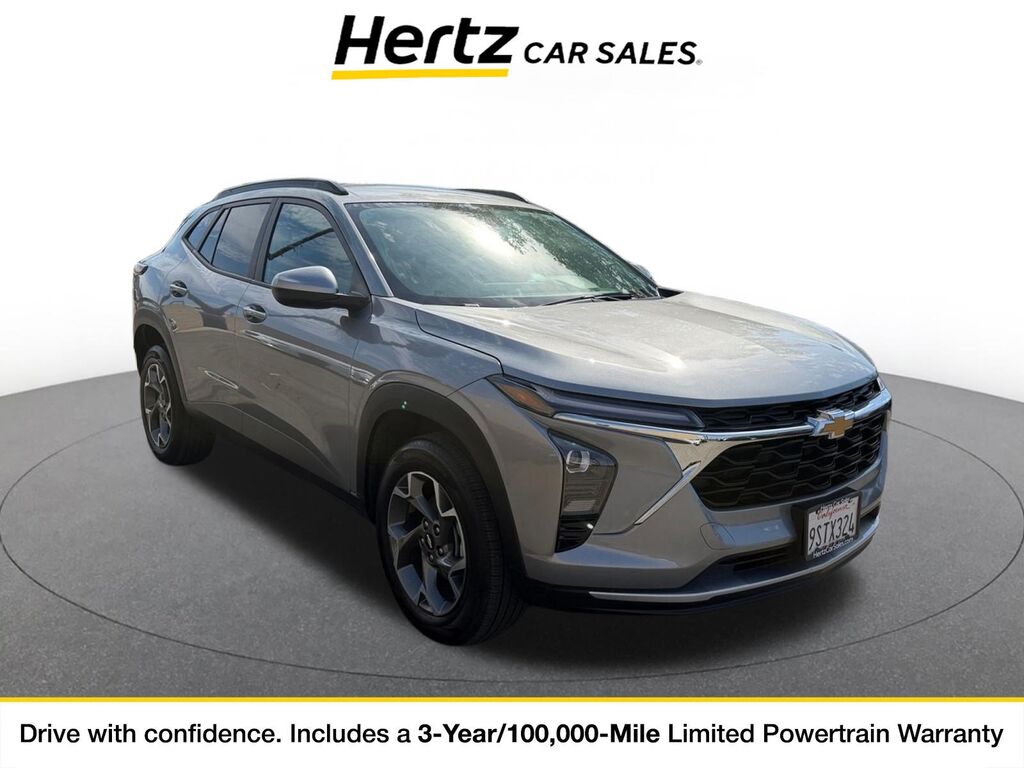 2025 Chevrolet Trax LT — photo 1 of 11