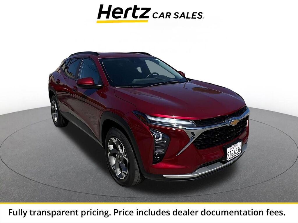 2025 Chevrolet Trax LT — photo 1 of 11