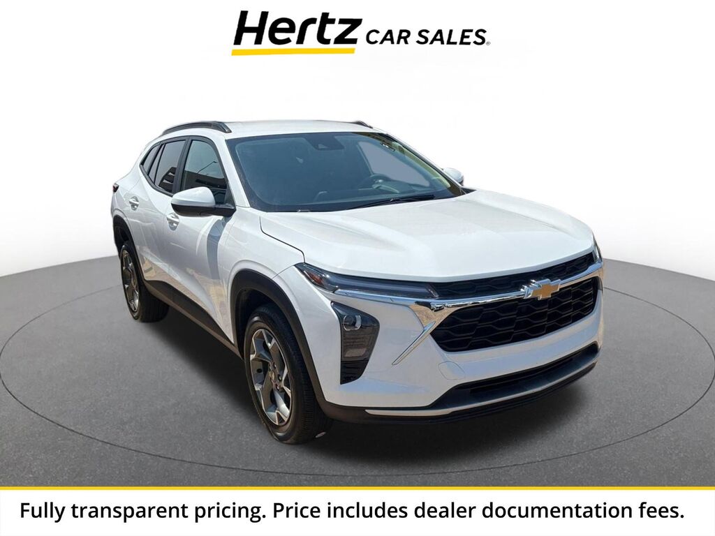 2025 Chevrolet Trax LT — photo 1 of 11