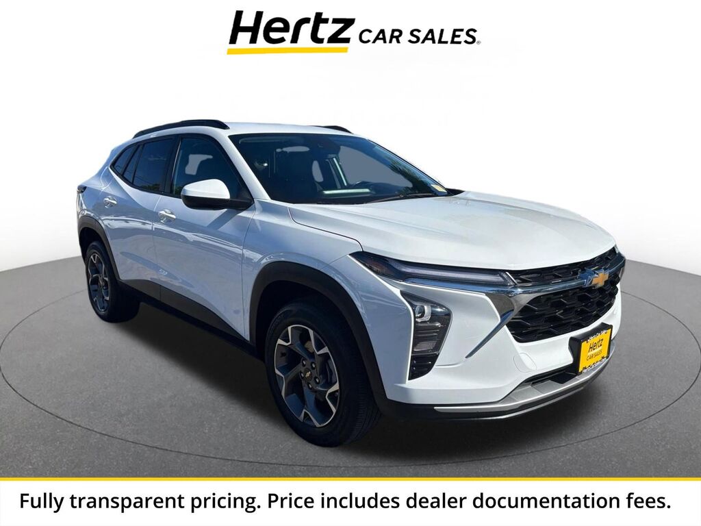 2025 Chevrolet Trax LT — photo 1 of 11