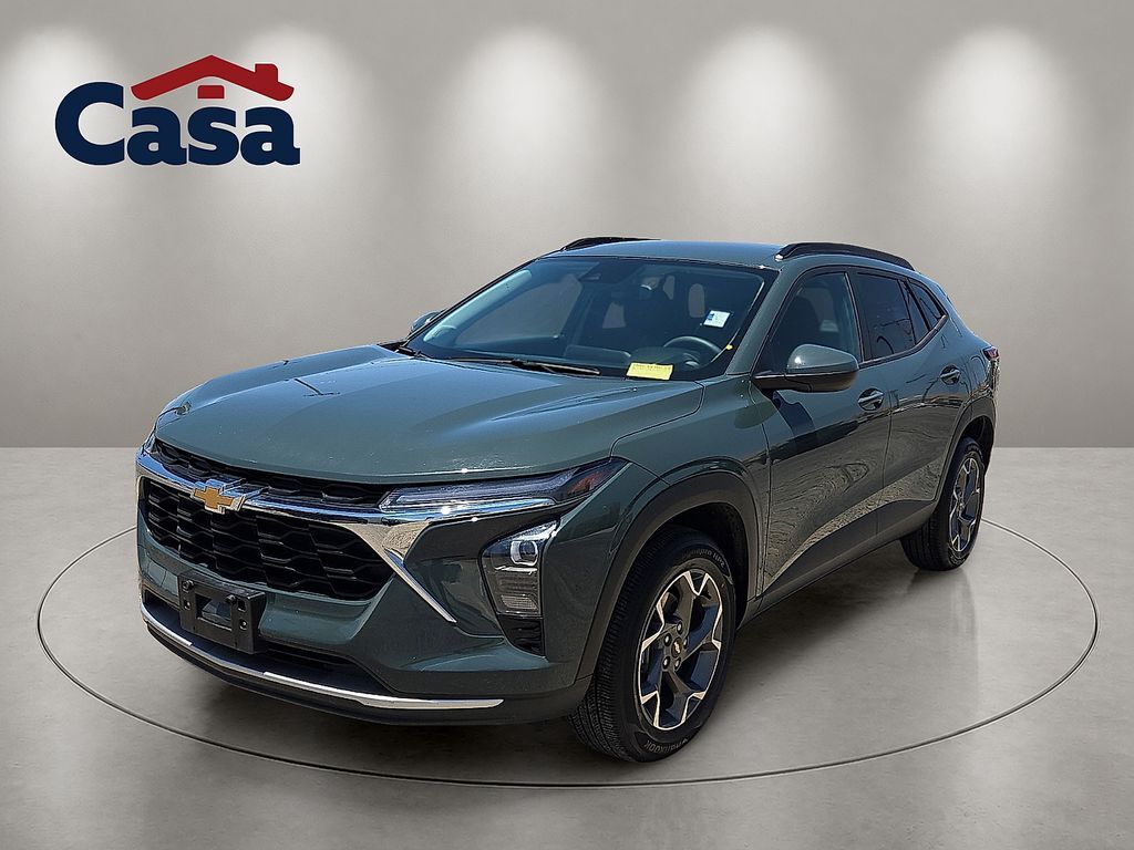 2025 Chevrolet Trax LT — photo 1 of 13