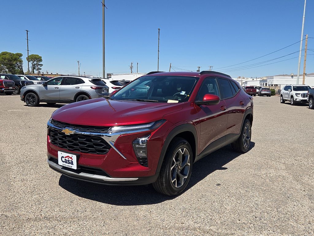 2025 Chevrolet Trax LT — photo 1 of 13