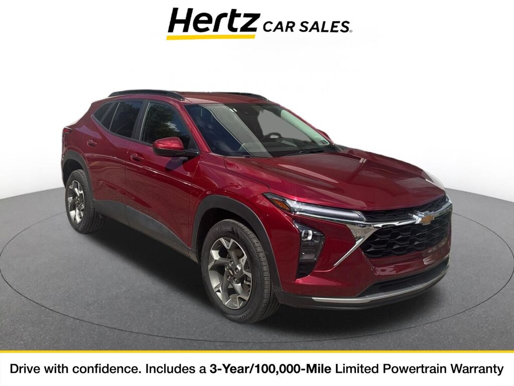 2025 Chevrolet Trax LT — photo 1 of 11
