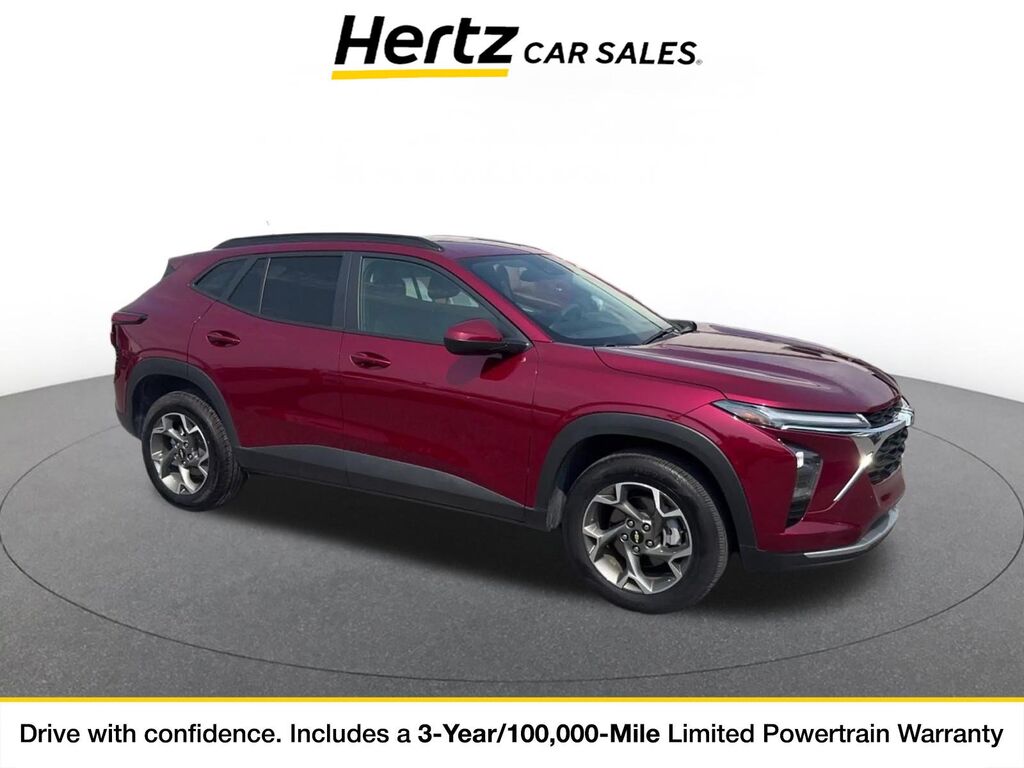 2025 Chevrolet Trax LT — photo 1 of 11