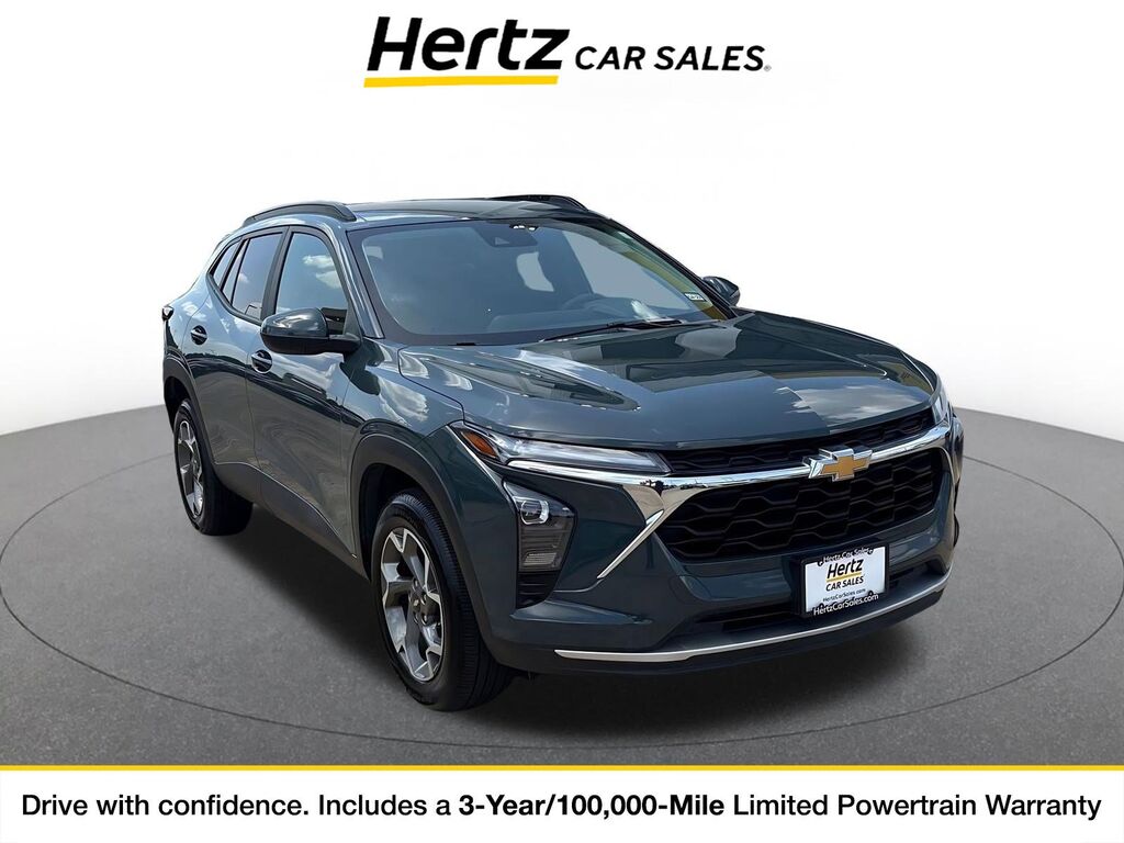 2025 Chevrolet Trax LT — photo 1 of 11