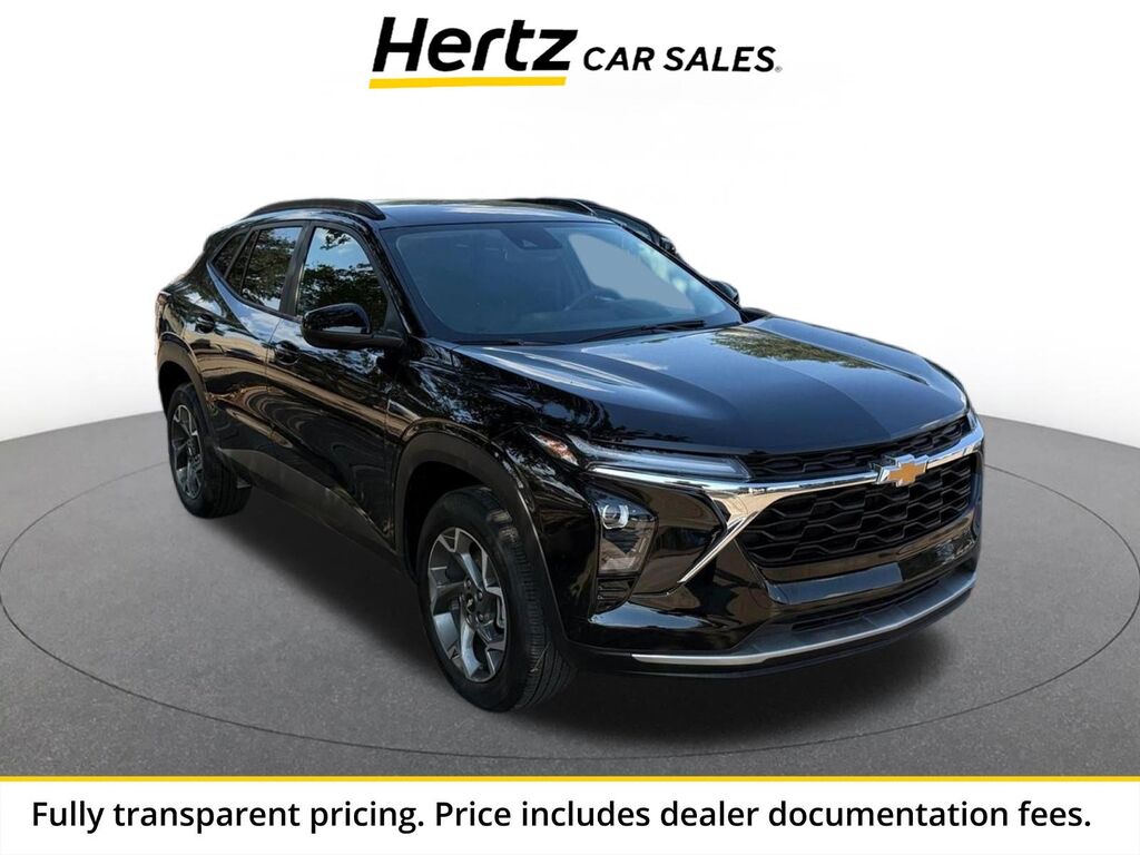 2025 Chevrolet Trax LT — photo 1 of 11