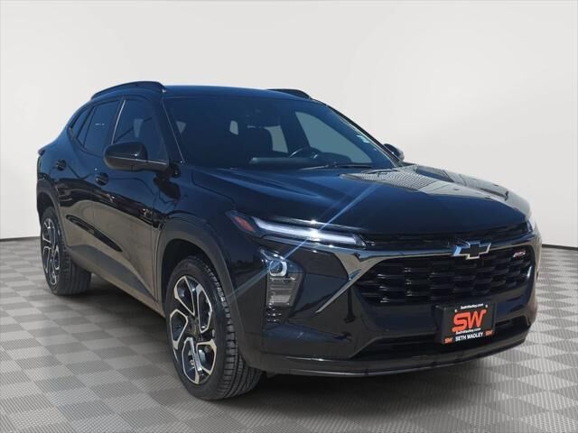 2025 Chevrolet Trax RS — photo 1 of 13