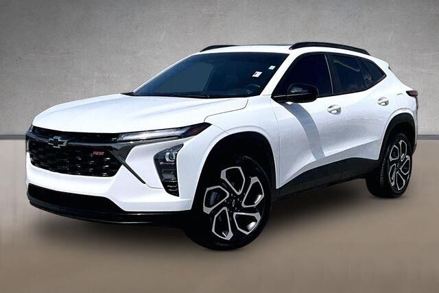 2025 Chevrolet Trax RS — photo 1 of 13