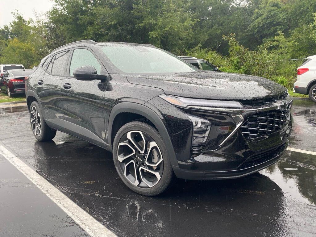 2025 Chevrolet Trax RS — photo 1 of 20