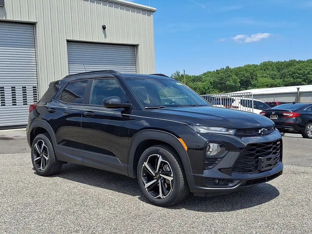 2022 Chevrolet Trailblazer RS — photo 1 of 13