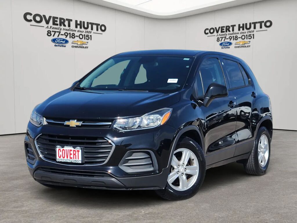 2020 Chevrolet Trax LS — photo 1 of 16