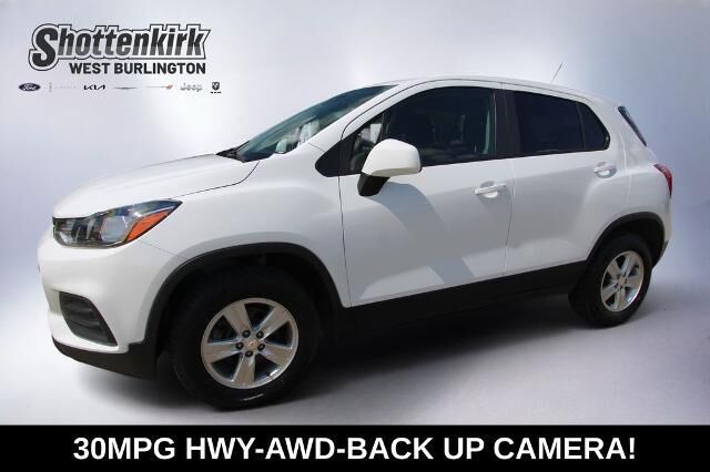 2022 Chevrolet Trax LS — photo 1 of 14