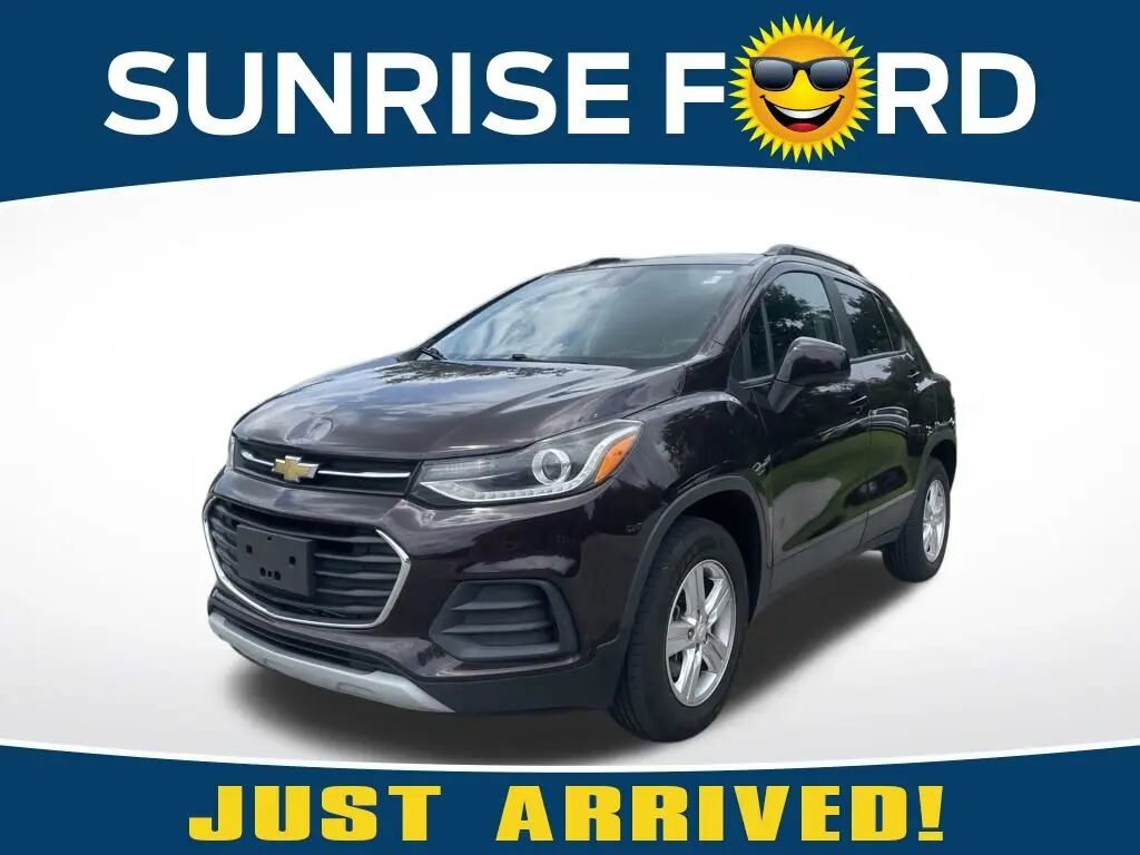 2022 Chevrolet Trax LT — photo 1 of 13