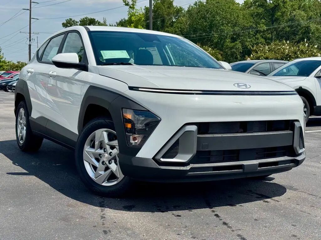 2027 Hyundai KONA SE — photo 1 of 13