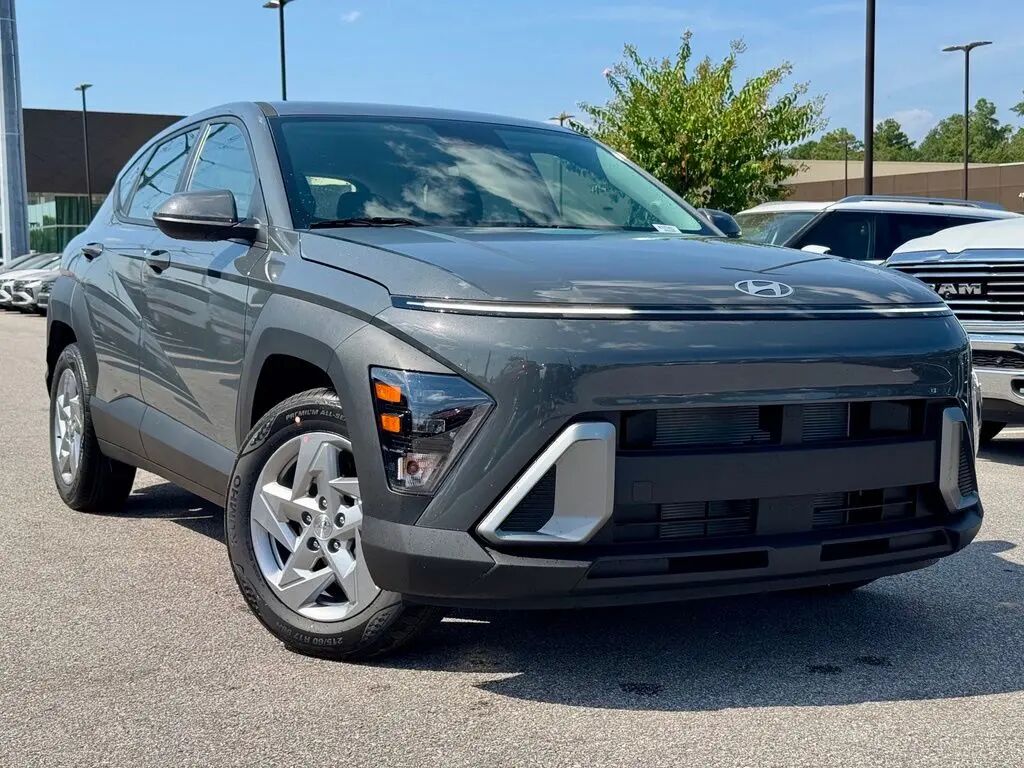 2027 Hyundai KONA SE — photo 1 of 13