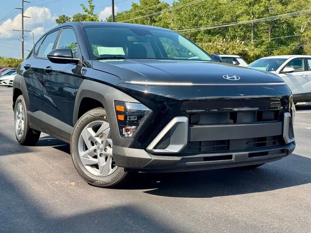 2027 Hyundai KONA SE — photo 1 of 13