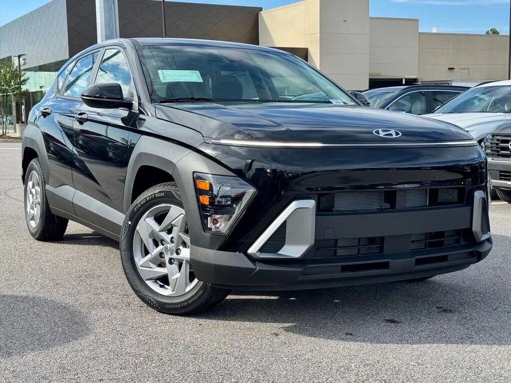 2027 Hyundai KONA SE — photo 1 of 13