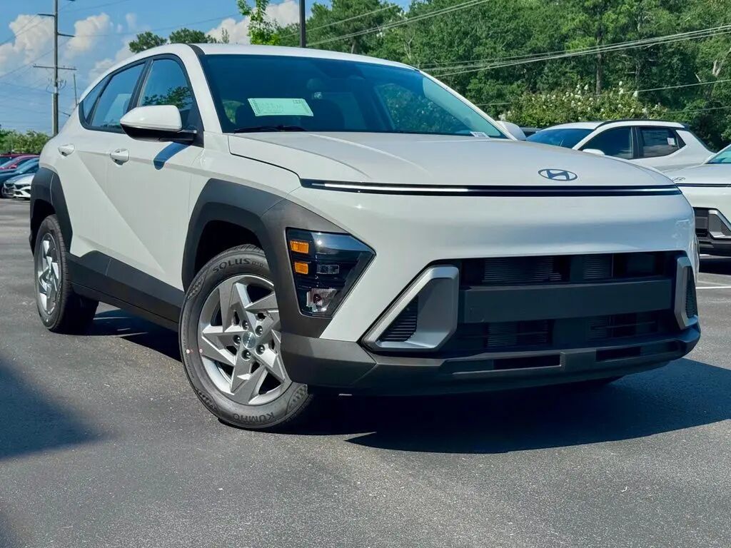 2027 Hyundai KONA SE — photo 1 of 13