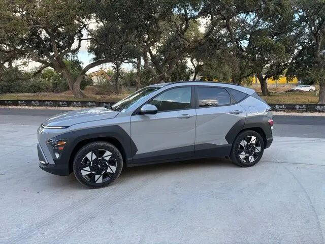 2025 Hyundai KONA SEL — photo 1 of 13