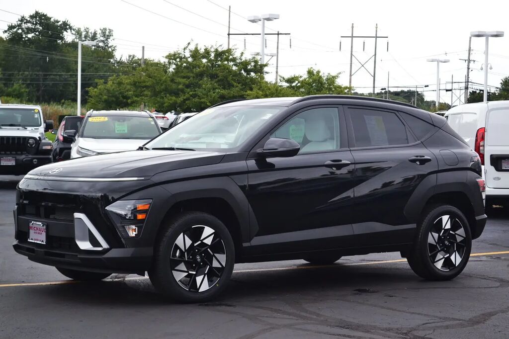 2025 Hyundai KONA SEL — photo 1 of 13
