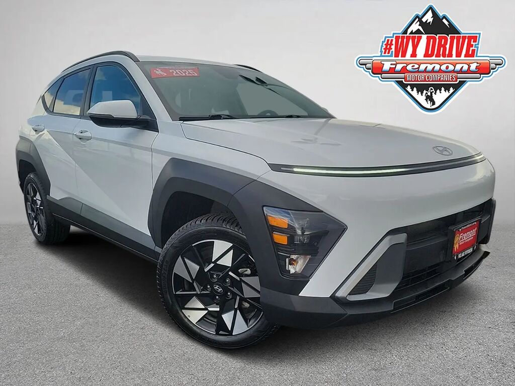 2025 Hyundai KONA SEL — photo 1 of 13