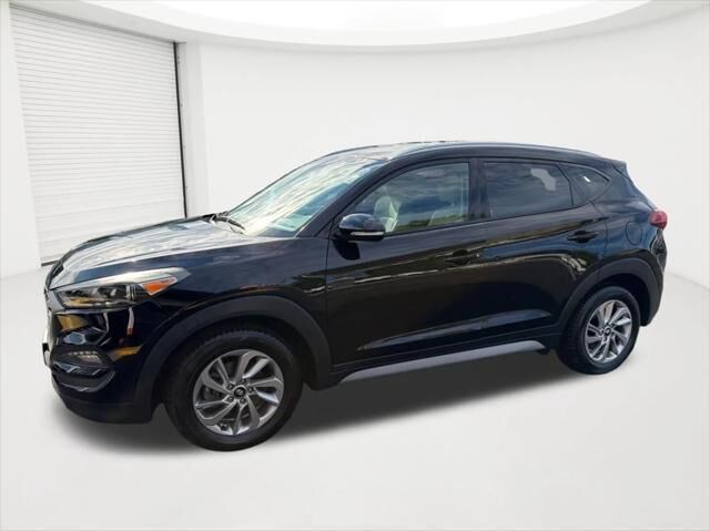 2017 Hyundai TUCSON SE Plus — photo 1 of 13