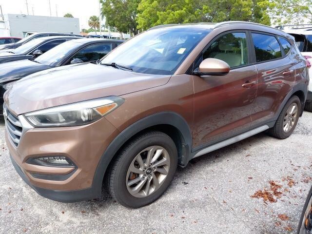2017 Hyundai TUCSON SE — photo 1 of 2