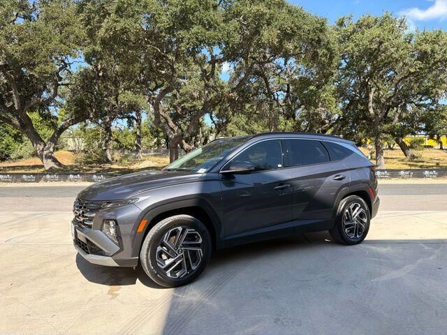 2025 Hyundai TUCSON Hybrid Limited — photo 1 of 13
