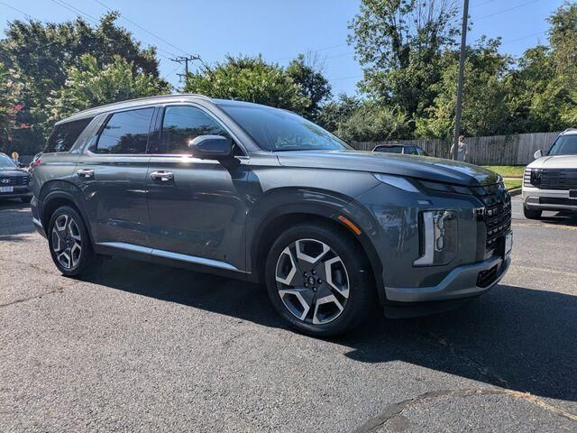 2024 Hyundai PALISADE Limited — photo 1 of 6