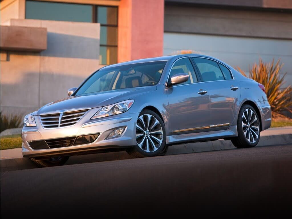 2012 Hyundai Genesis 4.6L V8 — photo 1 of 1