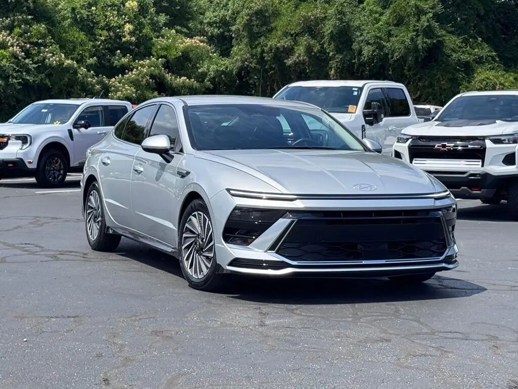 2025 Hyundai SONATA Hybrid SEL — photo 1 of 13